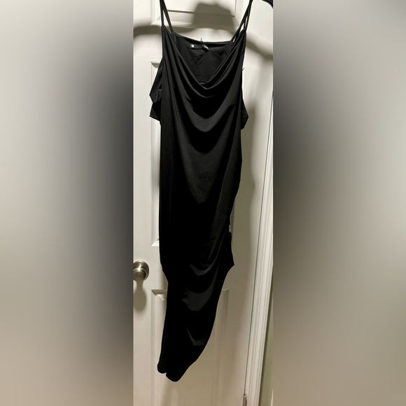 ⭐️⭐️ KRISA Revolve Draped Midi Dress in Black NWT - Picture 1 of 4